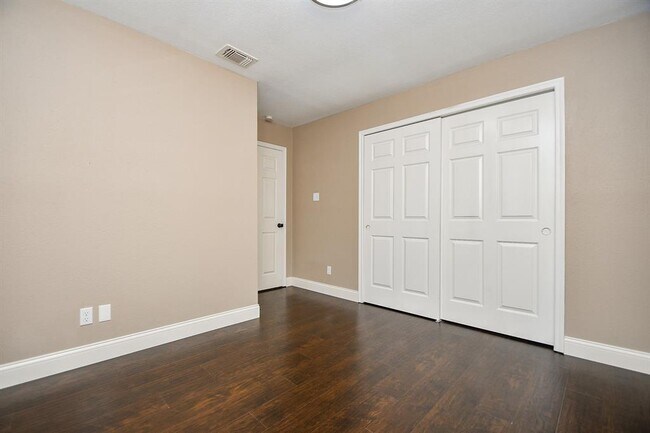 Building Photo - 2915 Pepperwood Dr