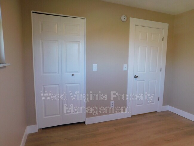 Building Photo - 98 Goodman Dr