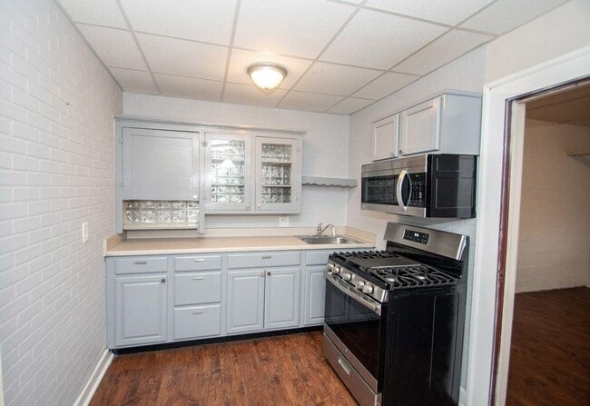 Building Photo - 5819 E Washington St