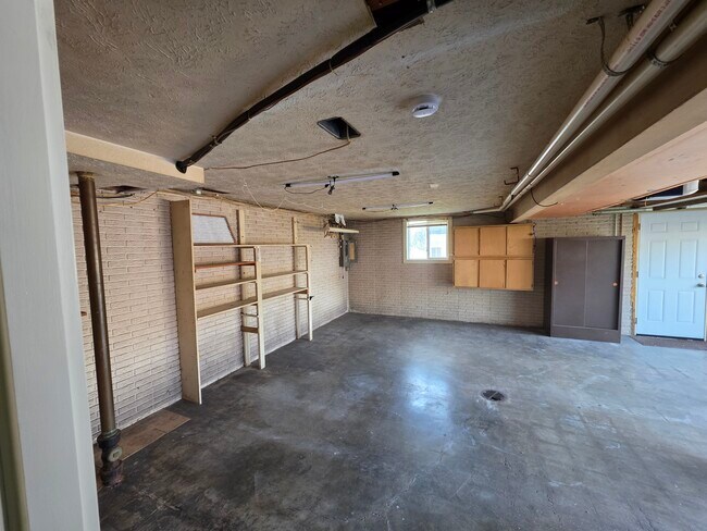 Building Photo - 1802 Key Way Dr