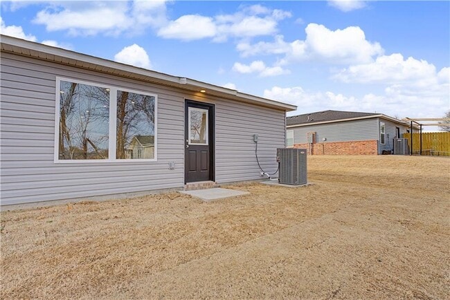 Building Photo - 6607 SW Devotion Ave