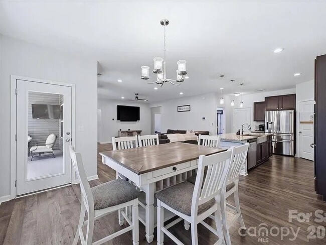 Building Photo - Single Family Home