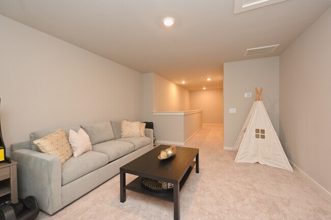 Building Photo - 449 Golden Mdw Ln
