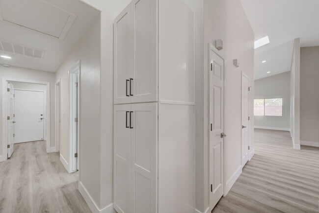 Building Photo - Remodeled Single Story, 4 Bedroom Home in Desert Shores