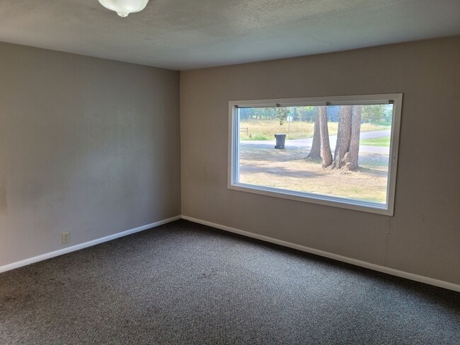 Building Photo - Great 3 bedroom, 2 bath home