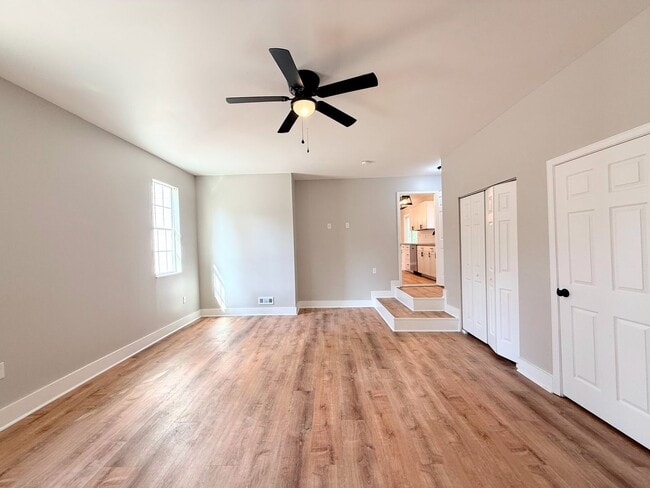 Building Photo - Located in Carrollton!!!