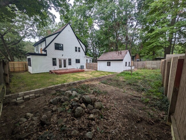 Building Photo - 2390 Crestview Dr SW