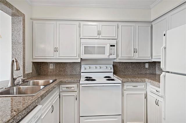 Building Photo - 5881 Preston View Blvd