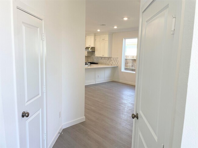 Building Photo - 6423 Symphony Wave Dr