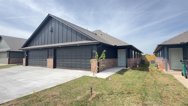 Building Photo - 11415 University