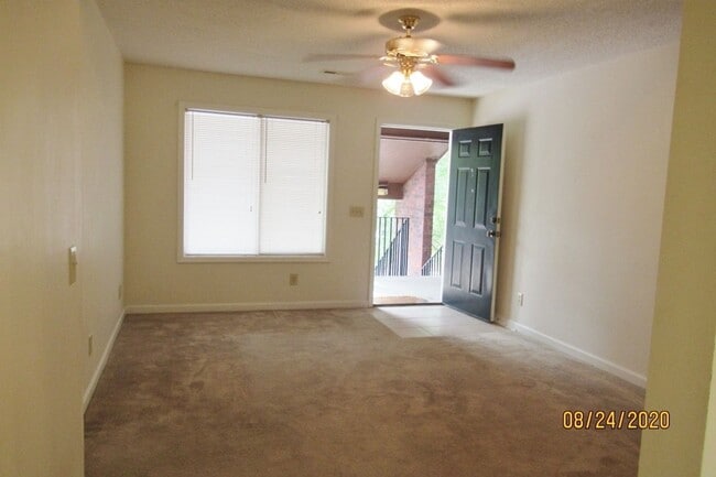 Building Photo - Willow Run- 2 bedroom, 2 bathroom apartment