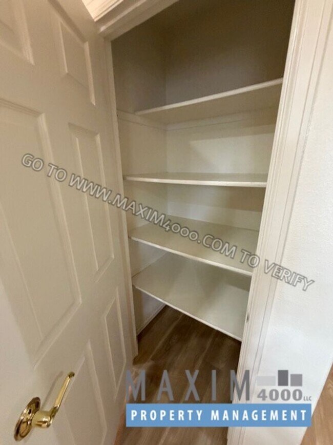 Building Photo - 210 W Sunset Dr