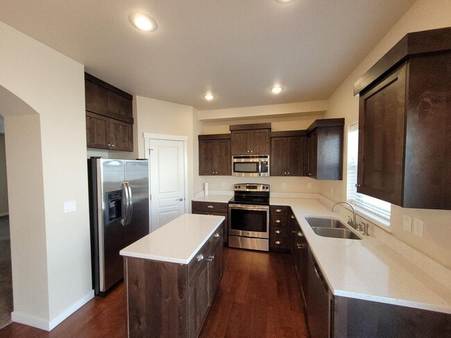 Building Photo - Outstanding Location with Community Pool!