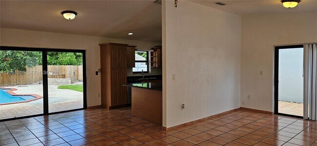 Building Photo - 14765 Kendale Lakes Blvd