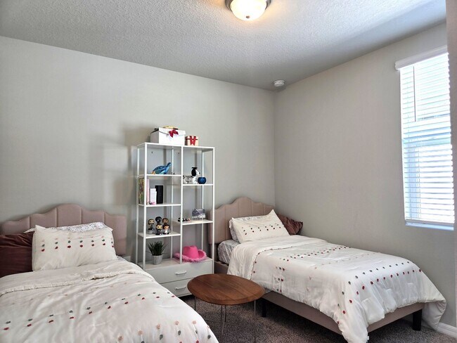Building Photo - Pet Friendly Home in Cagan Crossings East