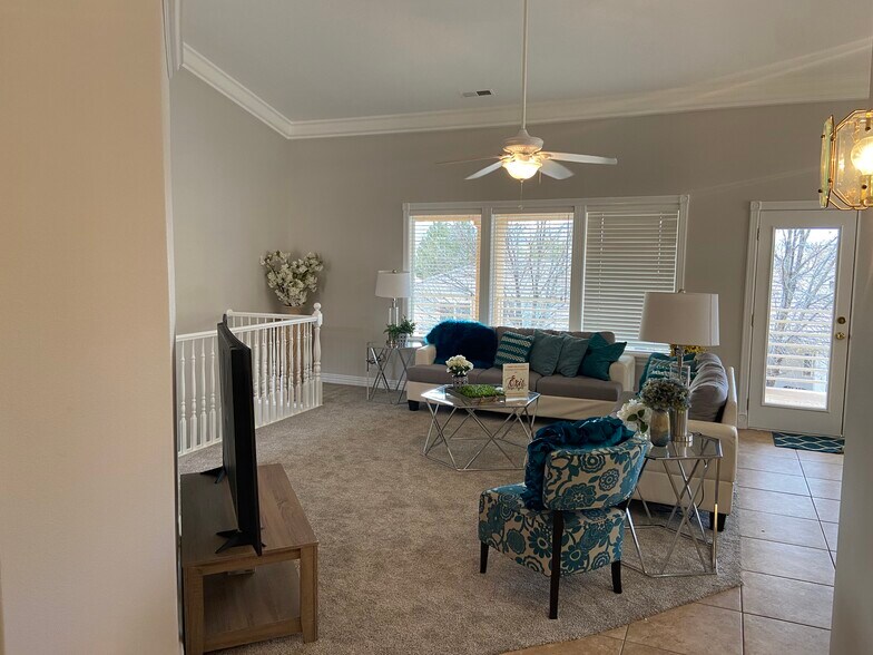 Building Photo - 163 N Stone Mountain Dr