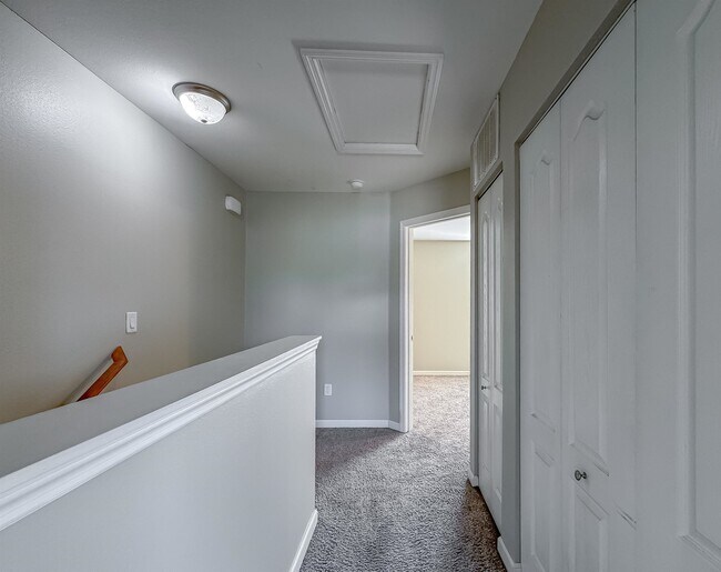 Building Photo - 1988 Green Castle Ln