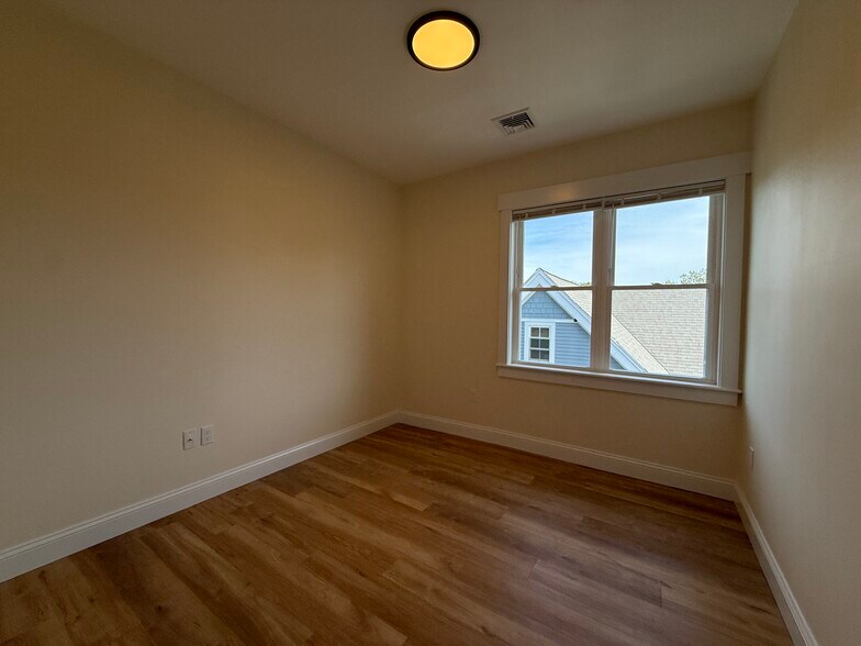 Building Photo - 14 Dorr St