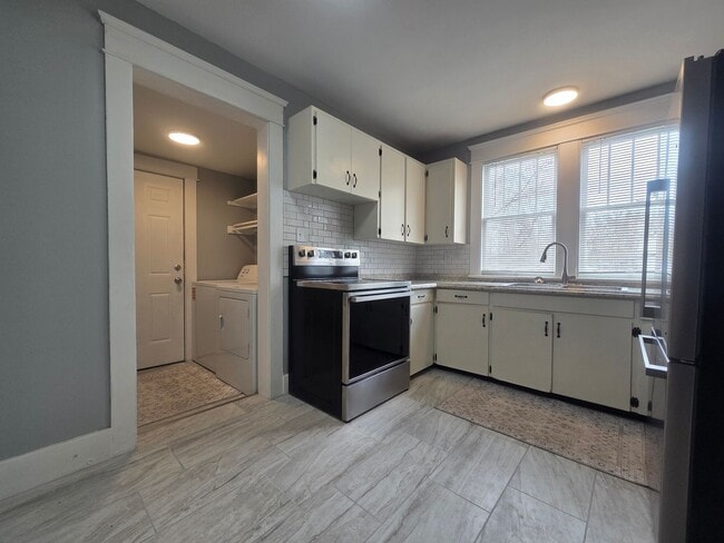 Building Photo - Updated 4-Bedroom, 2-Bath Home in Benton Harbor