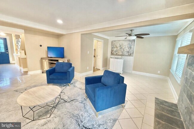 Building Photo - 5439 Richenbacher Ave