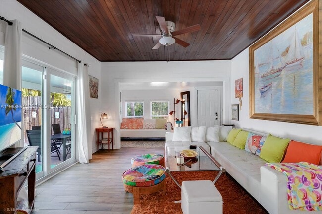 Building Photo - 212 SW 1st Ave