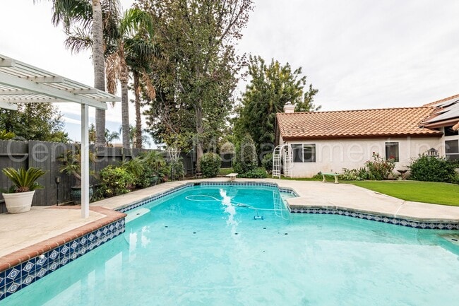 Building Photo - 4 Bedroom/2.5 Bath Home with Paid Solar and a Pool - $2950 Per Month!