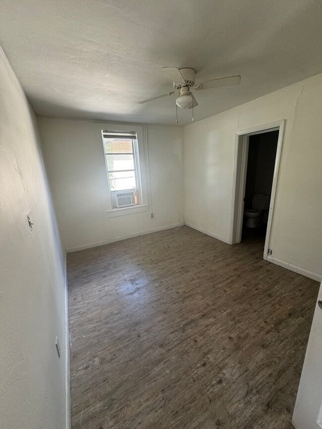 Building Photo - 1138 Olive St