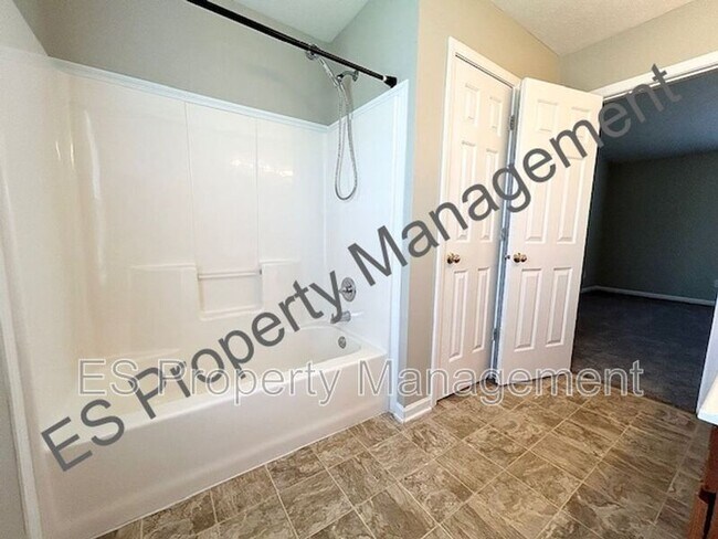 Building Photo - 6647 Crestwell Ln