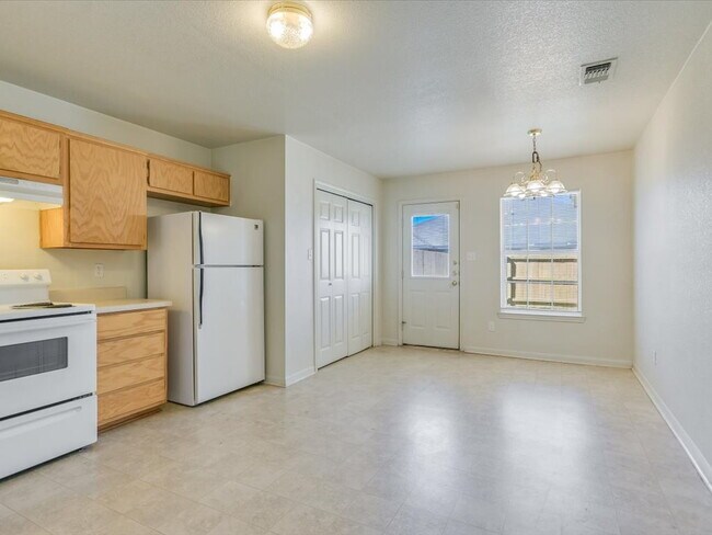 Building Photo - 3805 El Paso Dr