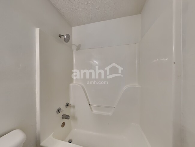 Building Photo - 200 Priest View Dr