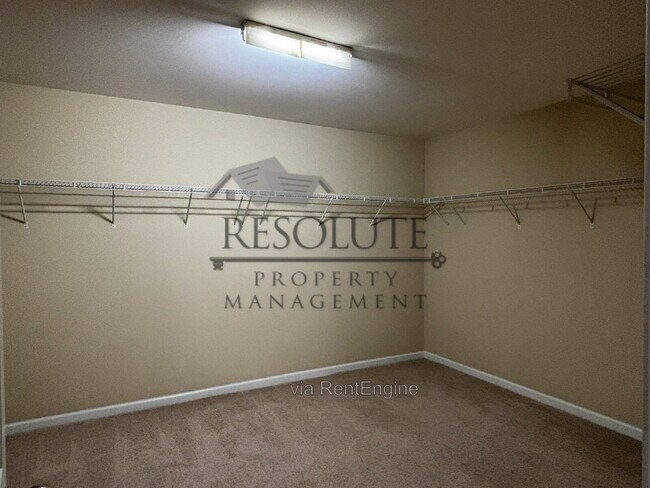 Building Photo - 4 Spicewood Ct