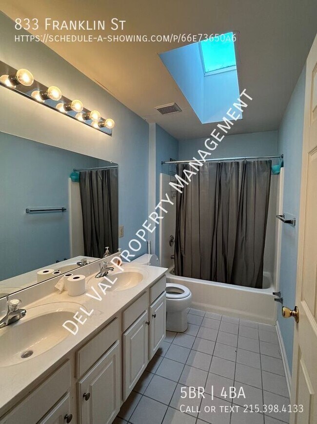 Building Photo - 833 Franklin St