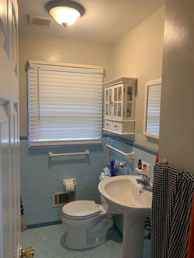 Building Photo - Quiet 2BR Retreat Minutes from Downtown Athens