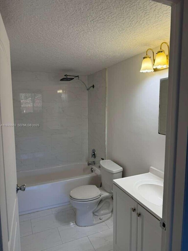 Building Photo - 6960 Miami Gardens Dr