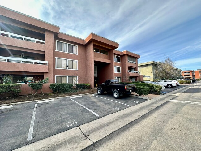 Building Photo - Your new home Awaits-Top Floor Escondido G...