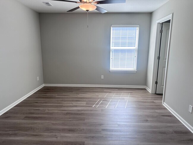 Building Photo - 3 Bed | 2.5 Bath | 1 Car Garage Duplex in Pleasant Hill