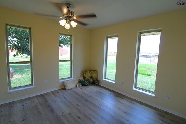 Building Photo - 1218 Christine Rd