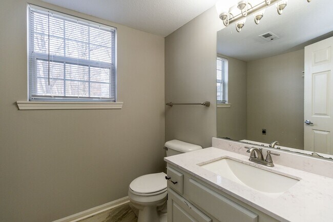 Building Photo - Beautiful Colonial Style Contemporary Home in South Columbia!