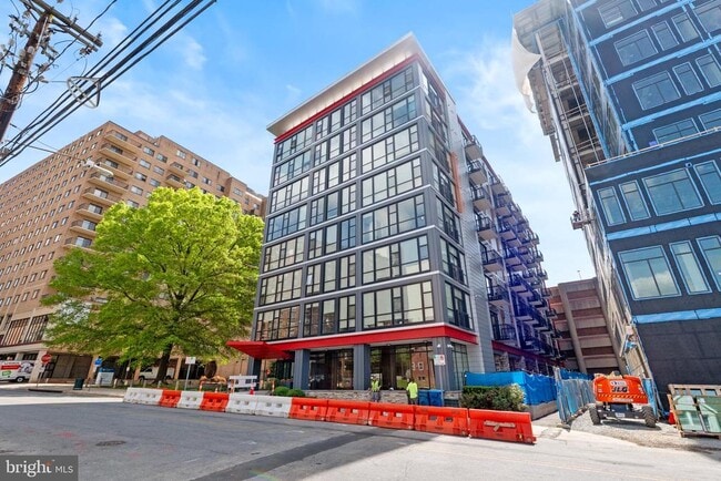 Building Photo - 1320 Fenwick Ln