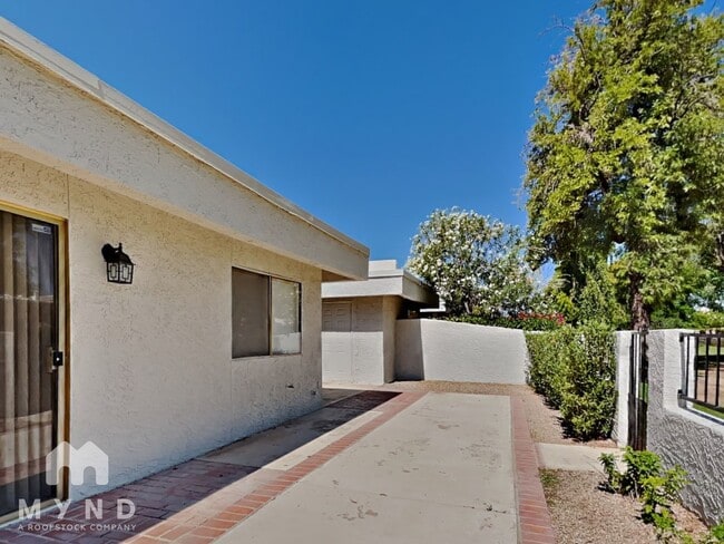 Building Photo - 8176 E Del Cuarzo Dr