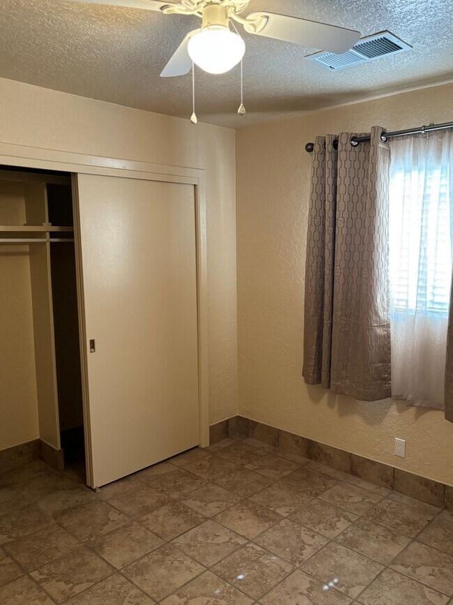 Building Photo - NEWLY REMODELED 1 BED 1 BATH