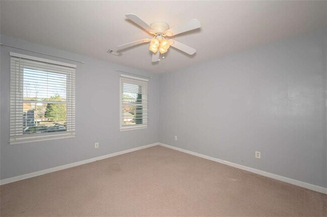 Building Photo - 151 Lakeside Dr NW