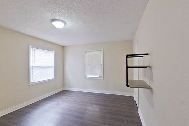 Building Photo - 3/1 Single Family Home in Linden!