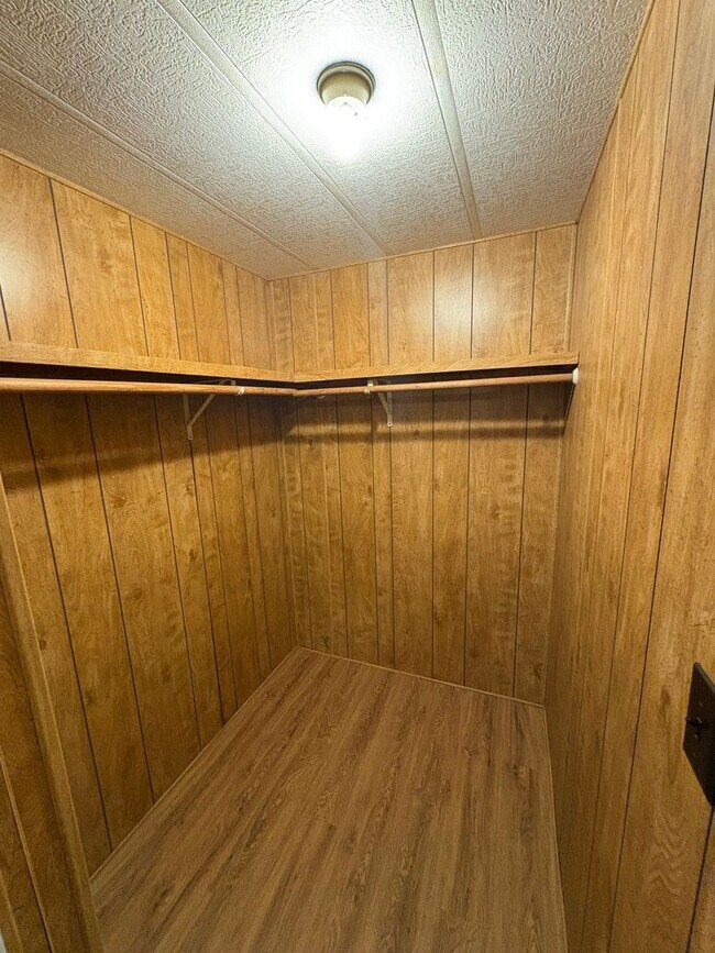 Building Photo - Pleasant Country Home Available Now!