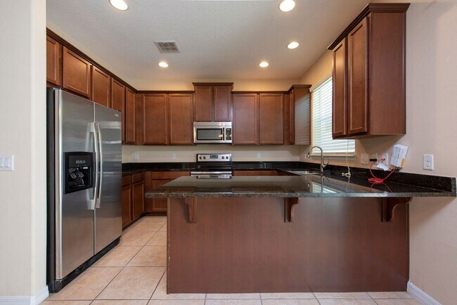 Building Photo - Nice 3/2.5 Townhouse with Garage in Lake N...