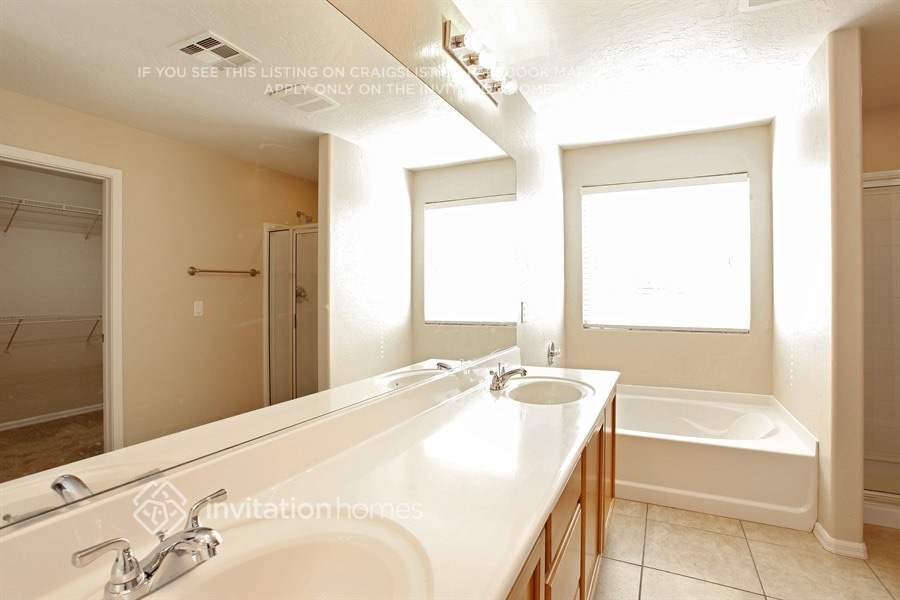 Building Photo - 4461 W Galapagos Ave