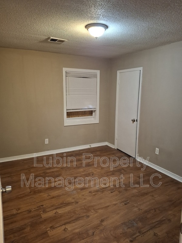 Building Photo - 1221 Tahoe Rd