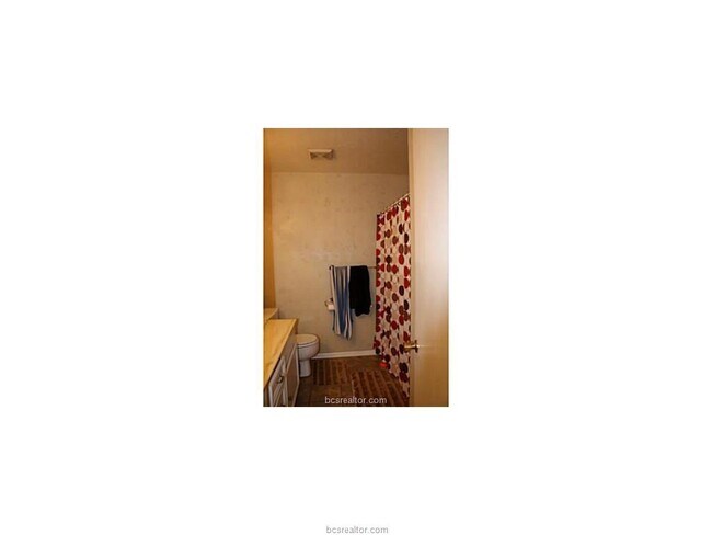 Building Photo - 2402 Quail Hollow Dr