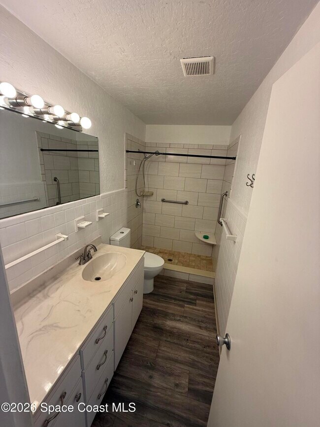 Building Photo - 805 Camellia Dr