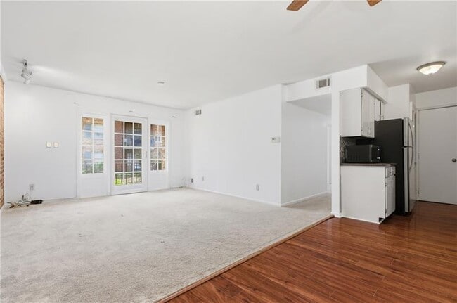 Building Photo - 940 Adam Dr